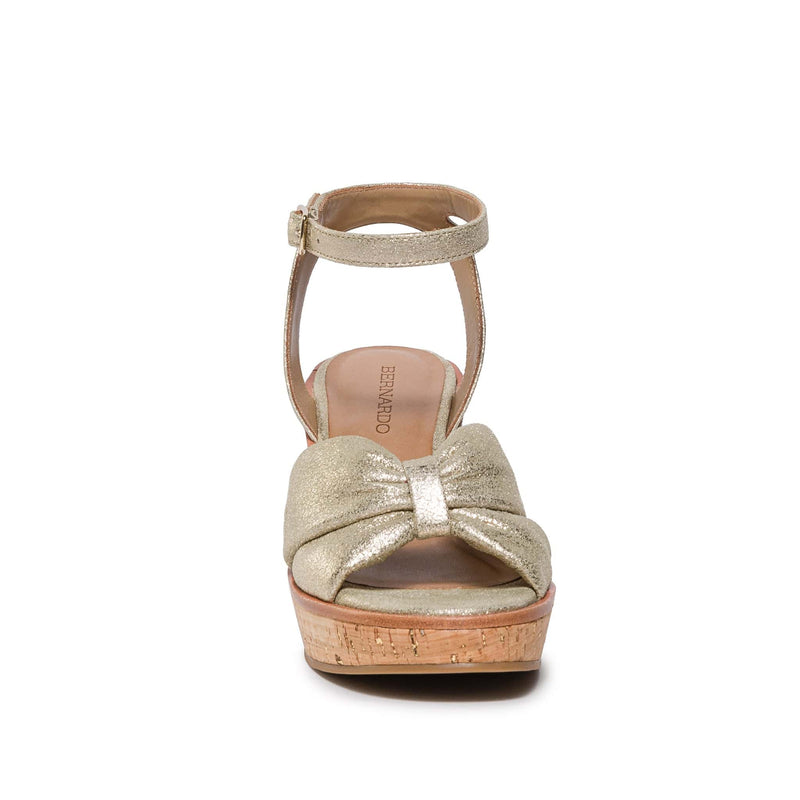 Bernardo Kearny Women Wedge Sandals Gold | EIS5818QI